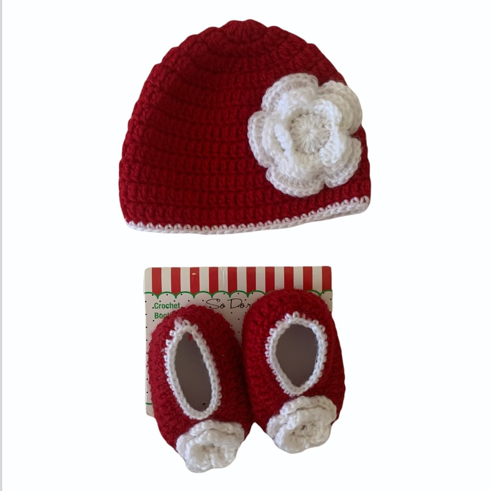 So Dorable🎄Crochet Hat & Booties set size 0-6 mos